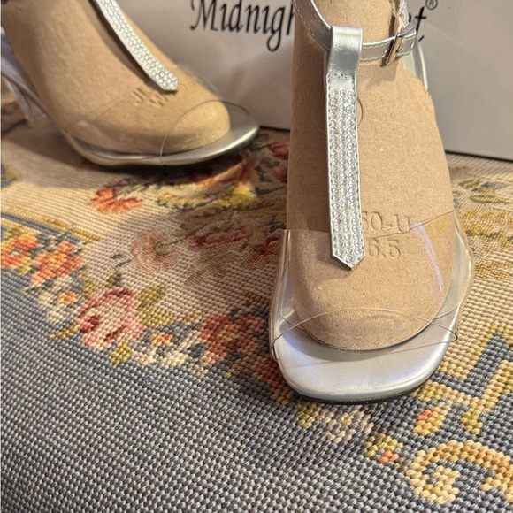 Midnight Velvet Silver Rhinestone T-Strap Clear Heel Sandals | Size 7M NNT - Picture 2 of 5